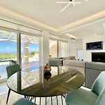 Danune Luxury Beachfront Villa With Private Pool By Dadovillas