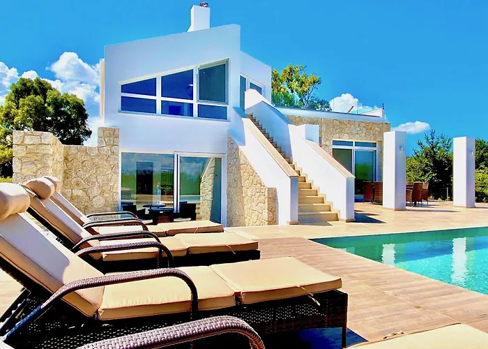Danune Luxury Beachfront Villa With Private Pool By Dadovillas