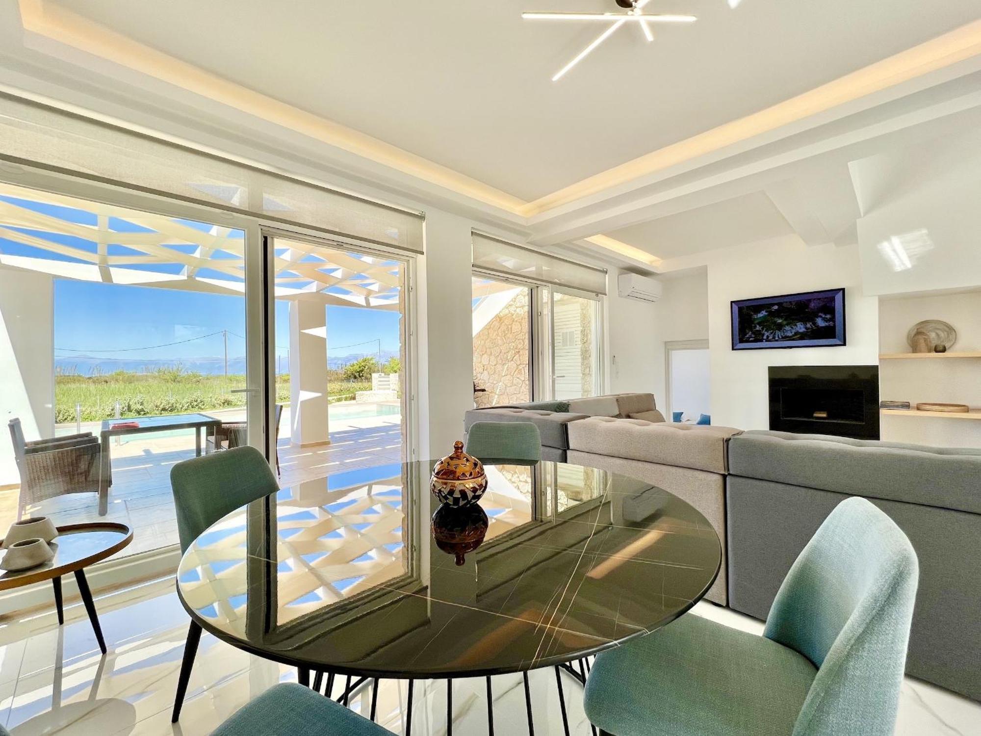 Danune Luxury Beachfront With Private Pool By Dadovillas Villa