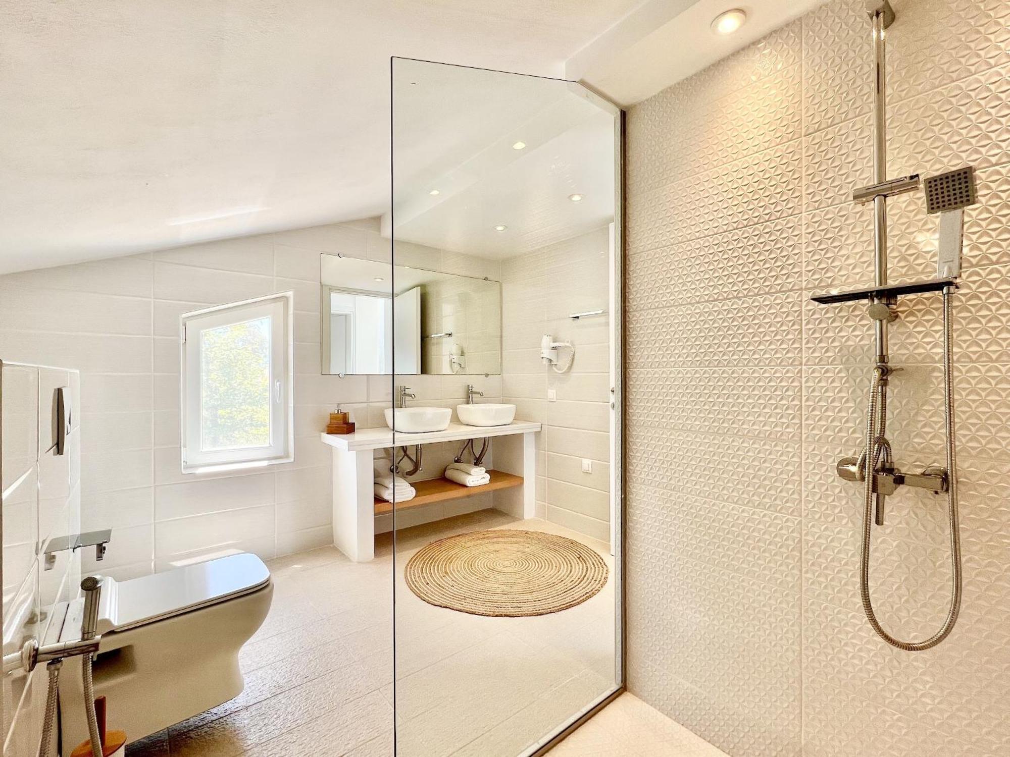 Danune Luxury Beachfront With Private Pool By Dadovillas Villa