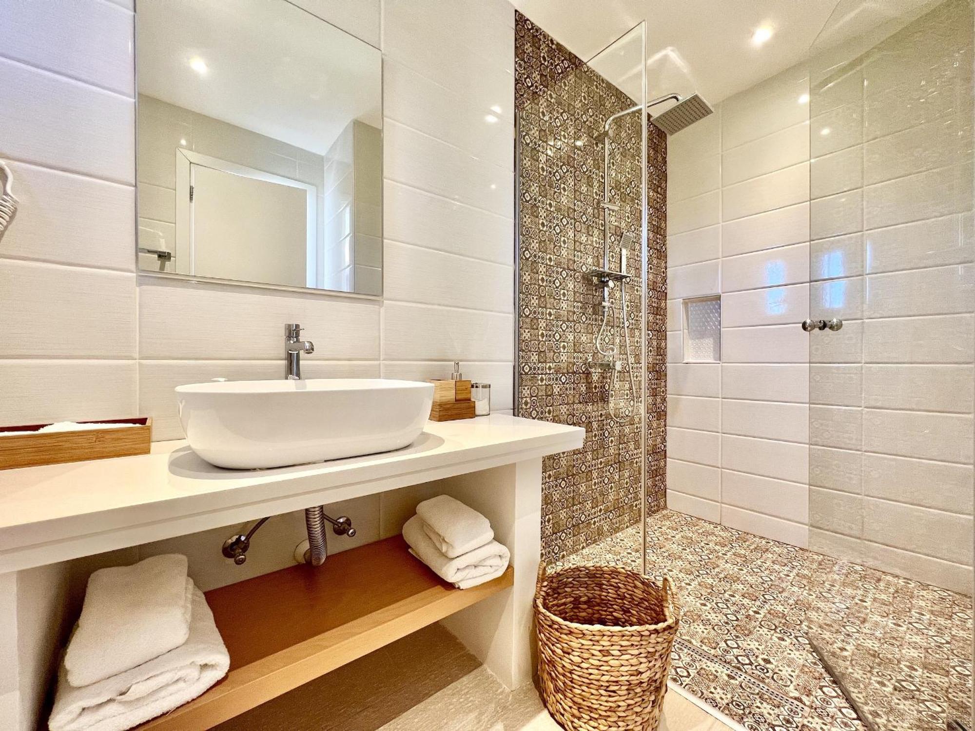 Danune Luxury Beachfront With Private Pool By Dadovillas Villa *
