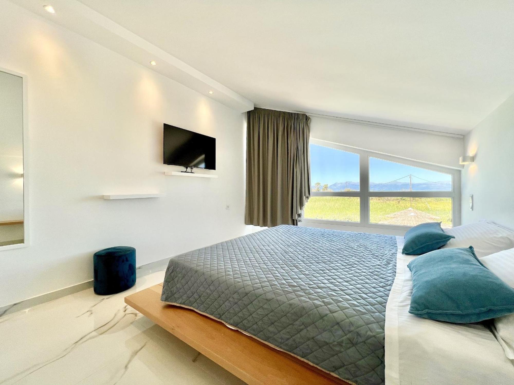 Danune Luxury Beachfront With Private Pool By Dadovillas * Astrakeri