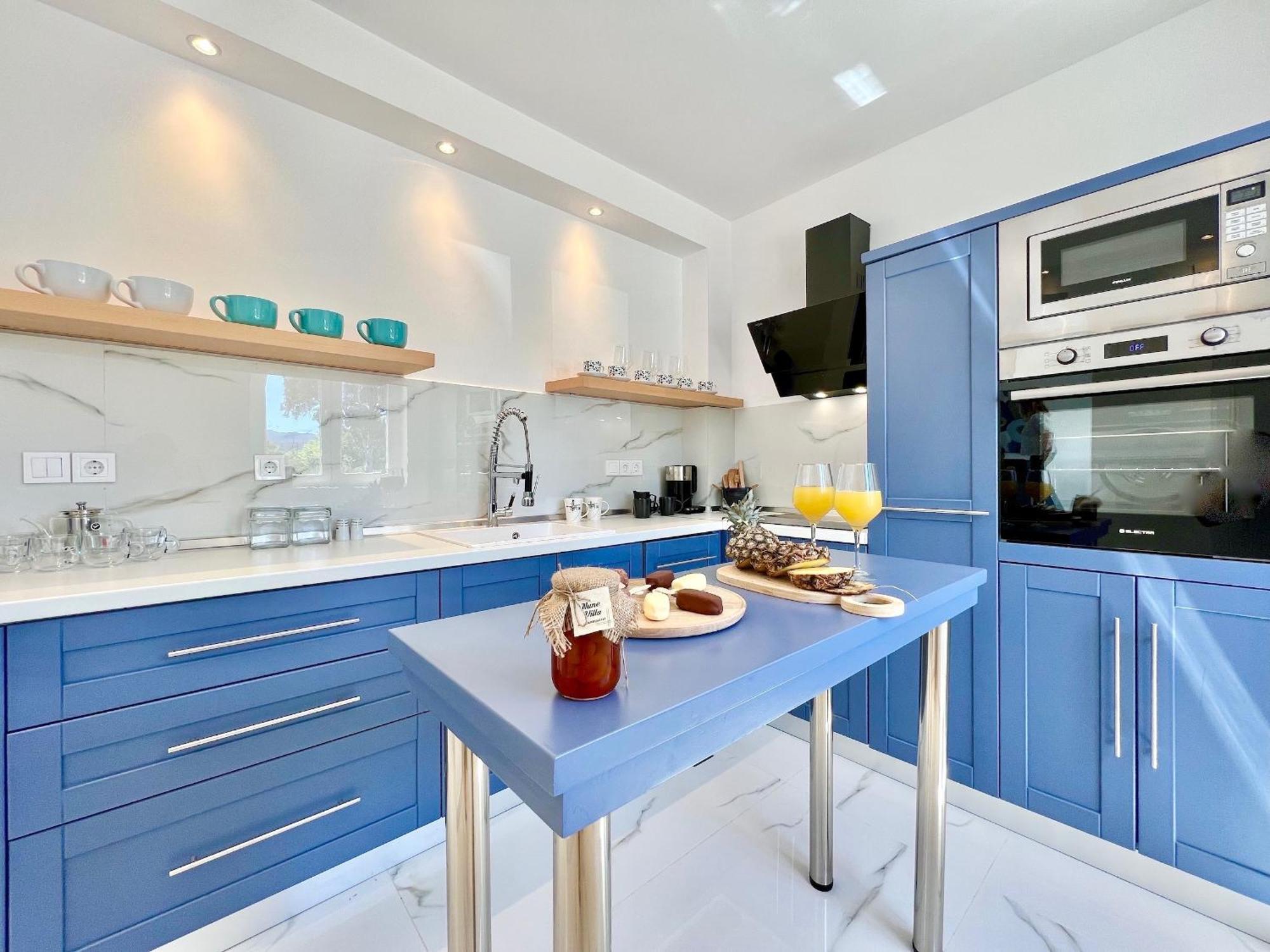 Villa Danune Luxury Beachfront With Private Pool By Dadovillas Astrakeri
