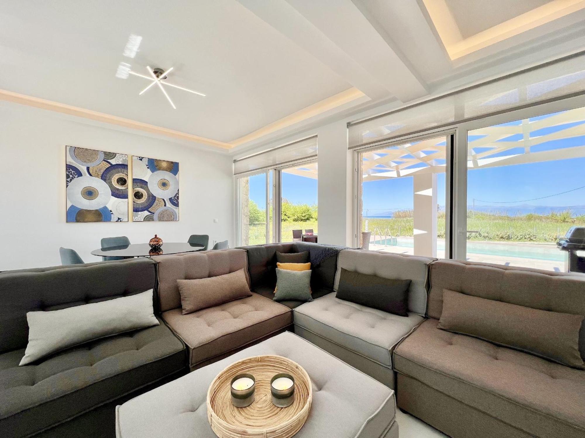 Danune Luxury Beachfront With Private Pool By Dadovillas Astrakeri