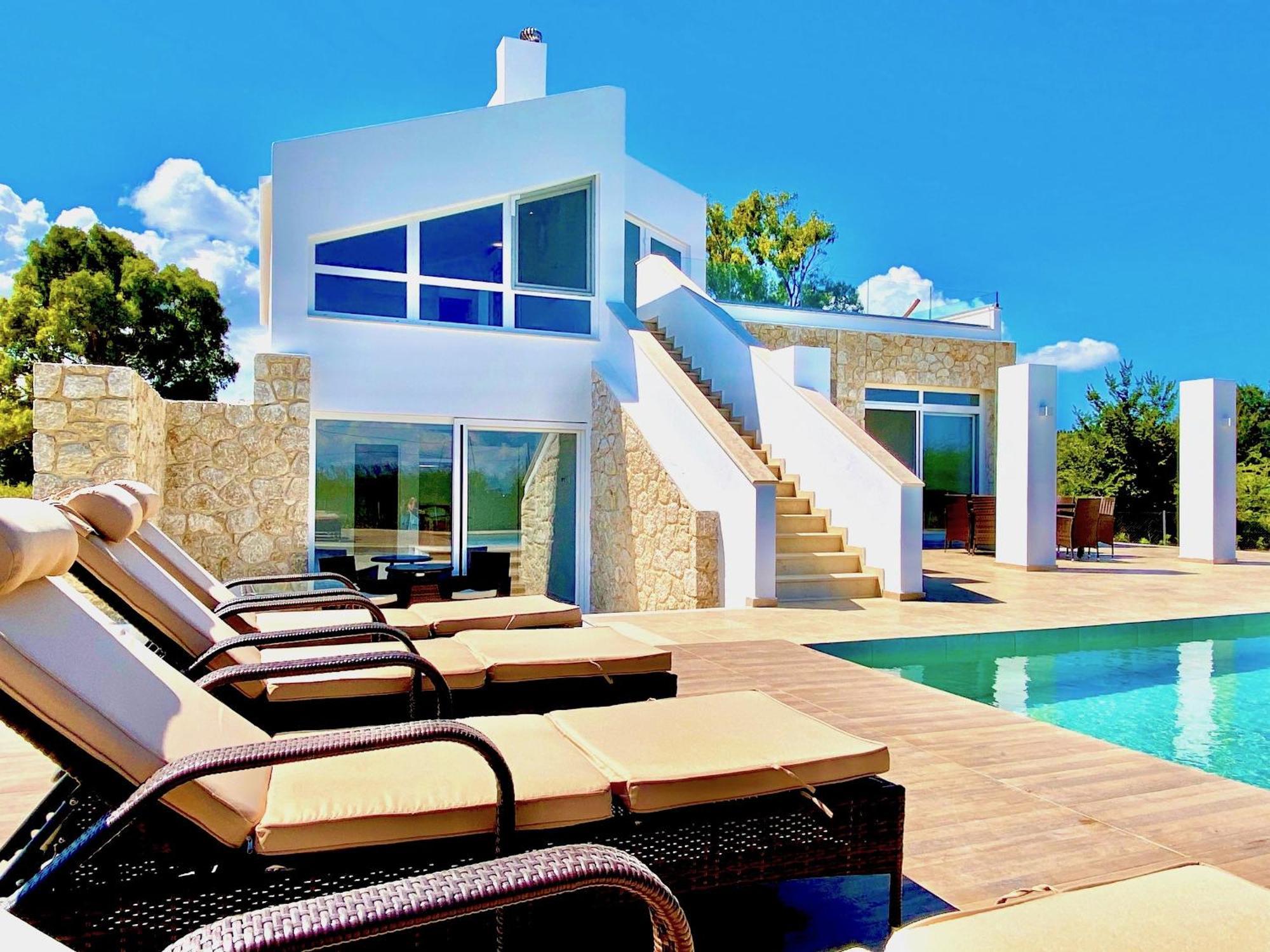 Villa Danune Luxury Beachfront With Private Pool By Dadovillas *